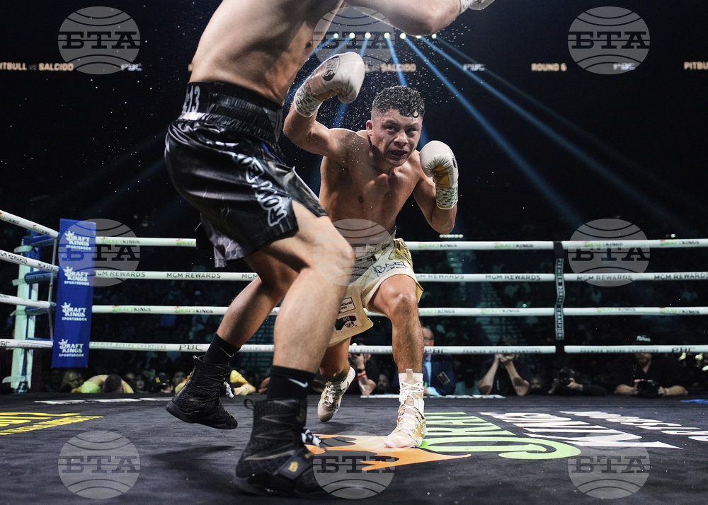 APTOPIX Cruz Salcido Boxing