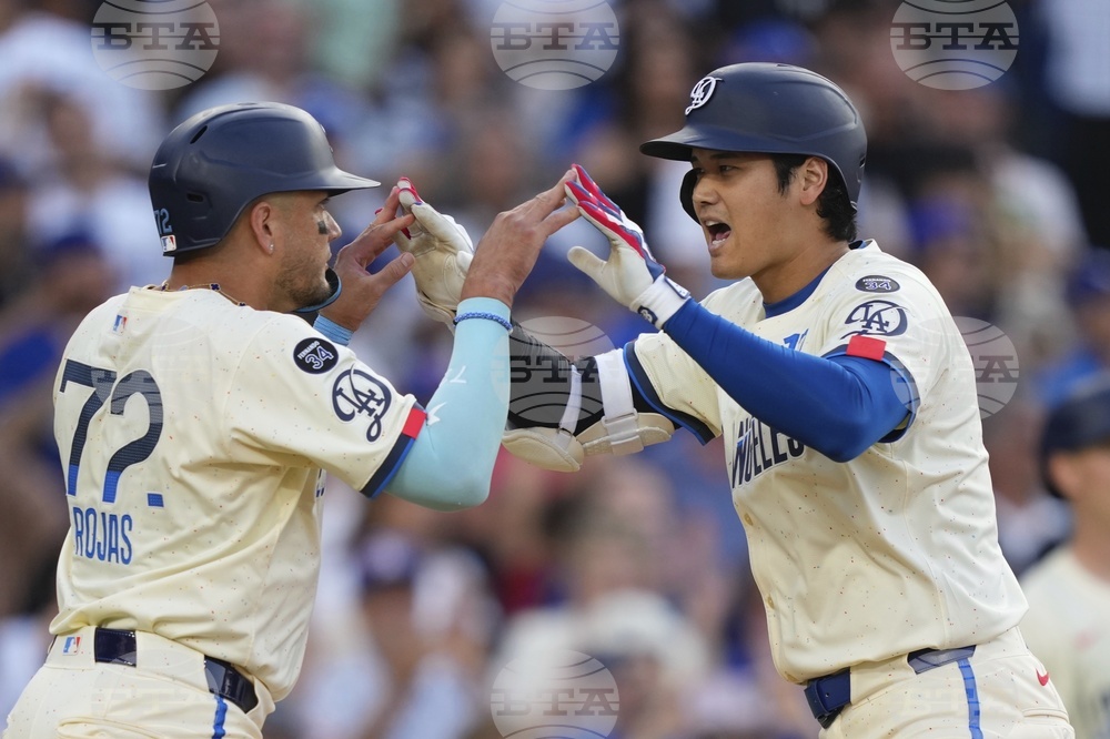 Brewers Dodgers Baseball
