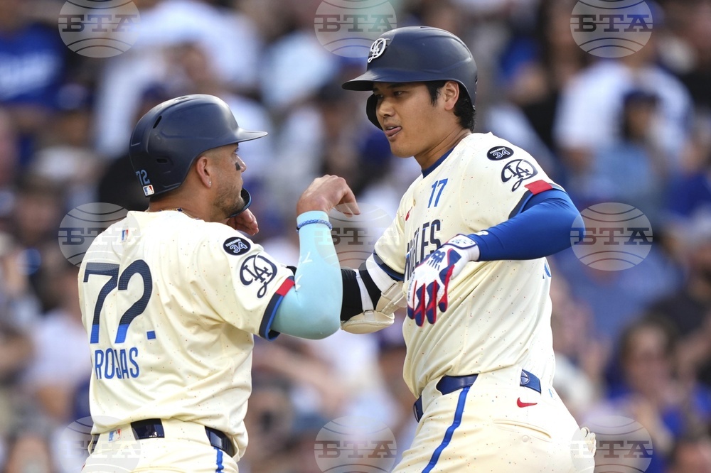 Brewers Dodgers Baseball