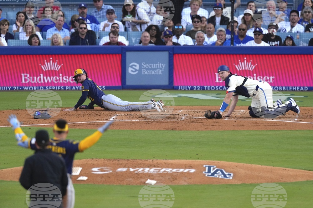 Brewers Dodgers Baseball