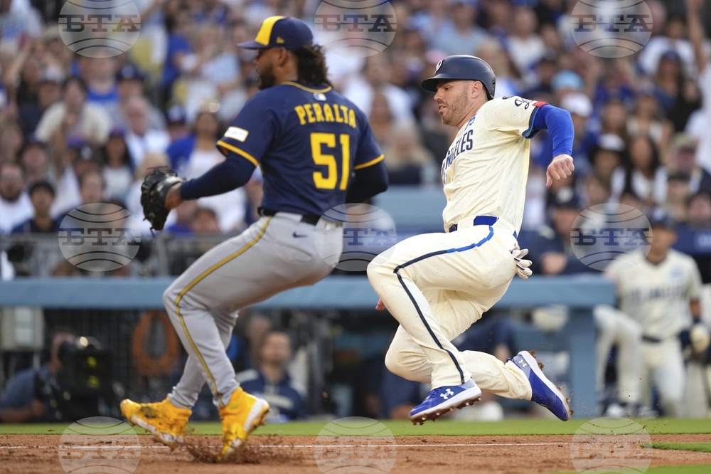 Brewers Dodgers Baseball