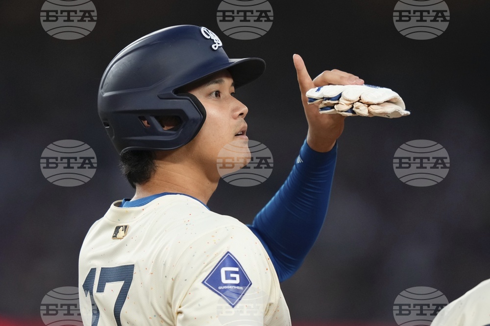Brewers Dodgers Baseball