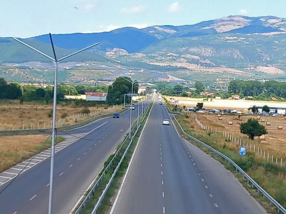 Bulgaria to Restrict Heavy Truck Traffic in Heatwave Zones 