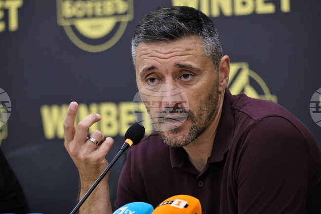 "Отборът не е на нивото, което искам", заяви наставникът на ЦСКА Душан Керкез