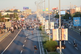 Сърбия - протестиращи - мост "Газела" - блокада
