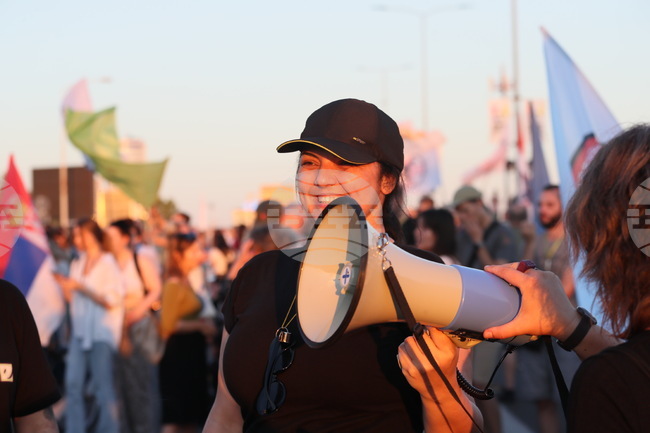 Десет месеца след трагедията в сръбския град Нови Сад студенти и граждани отдадоха почит на 16-те жертви 