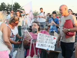 Сърбия - протестиращи - мост "Газела" - блокада