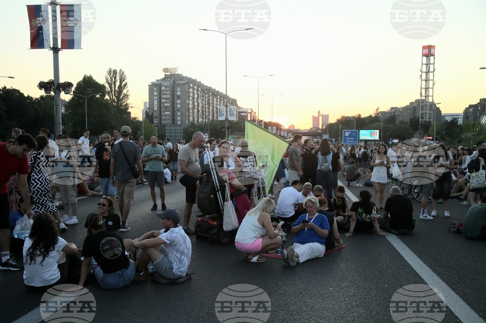 Сърбия - протестиращи - мост "Газела" - блокада