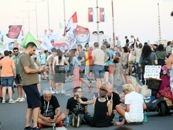 Сърбия - протестиращи - мост "Газела" - блокада