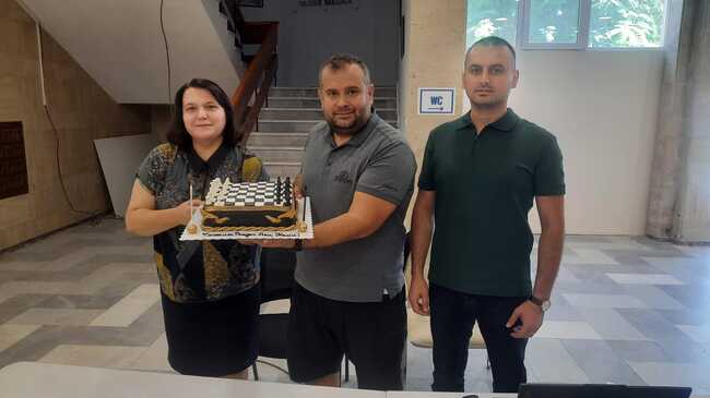 50 шахматисти мерят сили на турнир в Момчилград