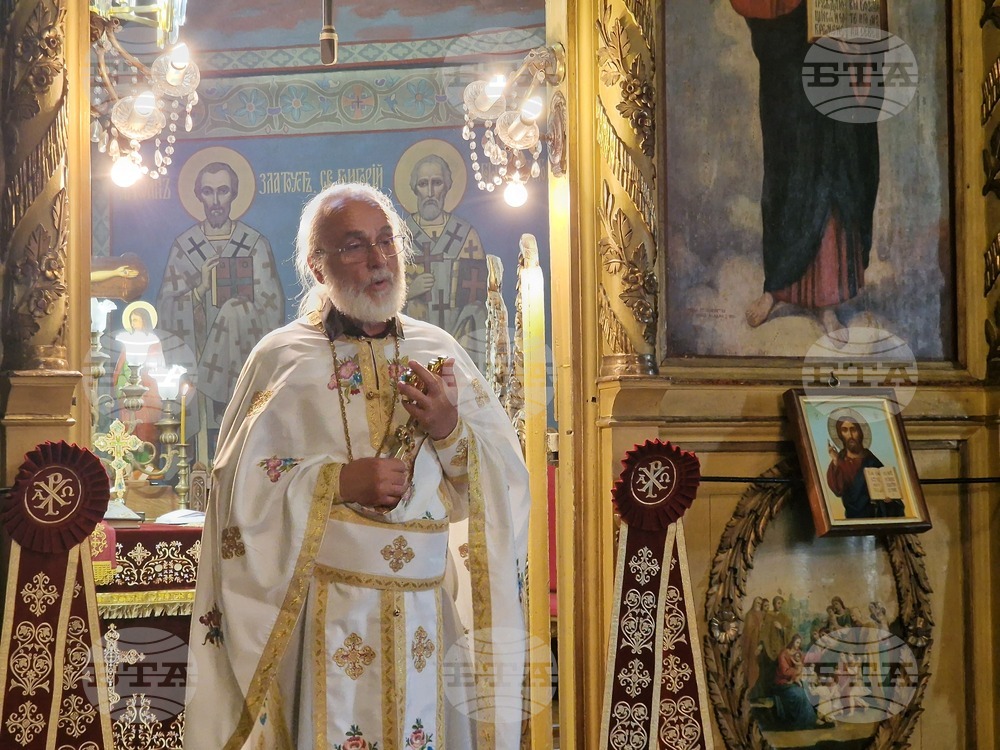 Нека всички да се крепим и да поддържаме красотата на нашата християнска вяра, каза в проповедта си на Илинден отец Георги в Разград