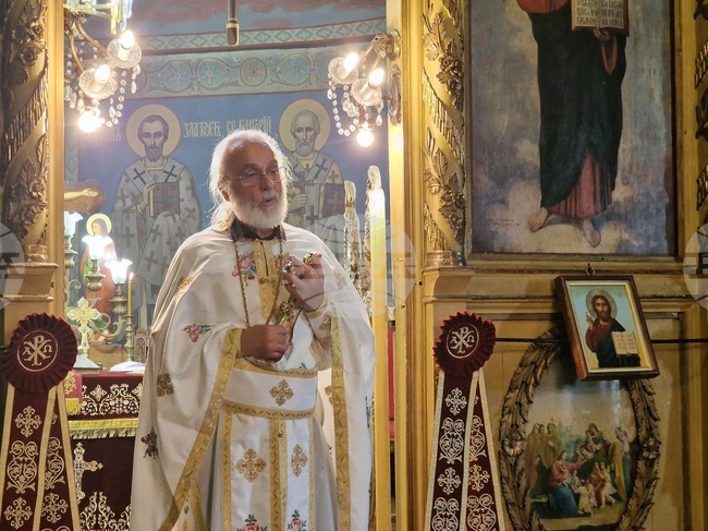 Нека всички да се крепим и да поддържаме красотата на нашата християнска вяра, каза в проповедта си на Илинден отец Георги в Разград