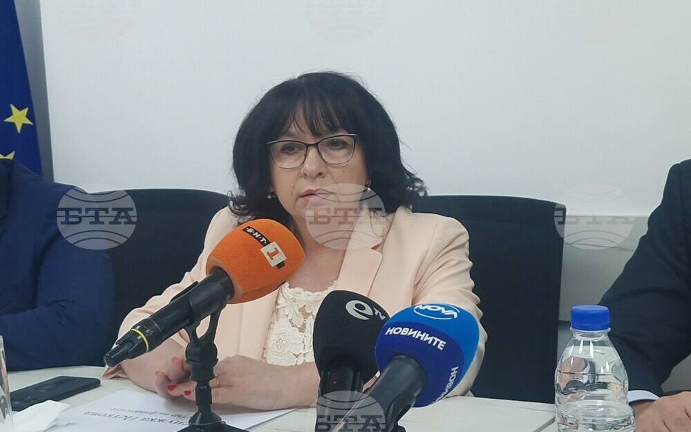 България емитира дълг на международните пазари при изключително благоприятни условия заради членството си в еврозоната, каза Теменужка Петкова
