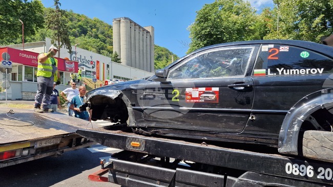 Вторият състезателен манш на автомобилното състезание по планинско изкачване "Шумен" бе прекъснат временно заради инцидент без пострадали