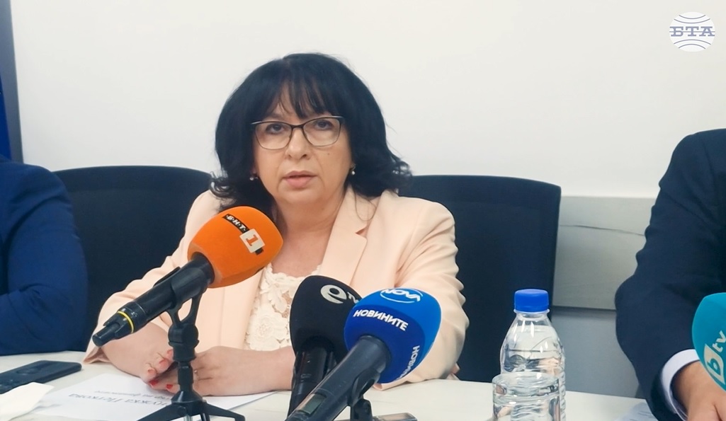 Показваме, че България успешно пази границите на Европейския съюз, каза министър Теменужка Петкова на „Капитан Андреево“ Показваме, че България успешно пази границите на Европейския съюз, каза министър Теменужка Петкова на „Капитан Андреево“