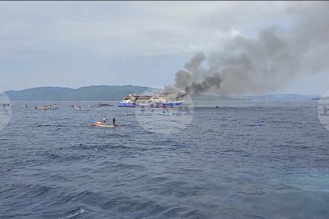 Петима загинали и близо 300 спасени при пожар на ферибот в Индонезия