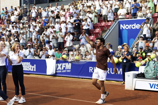 Лучано Дардери се класира на полуфиналите на тенис турнира в Умаг след победа срещу Дино Прижмич