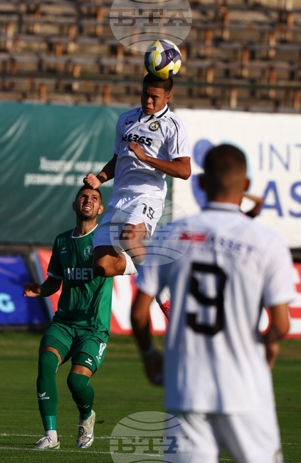 Славия продава Чунг До във Виетнам и си връща Диего Фераресо 