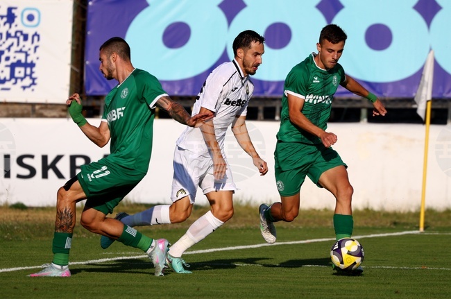 Славия се добра до победата срещу Ботев Враца след късно попадение на Исак Соле