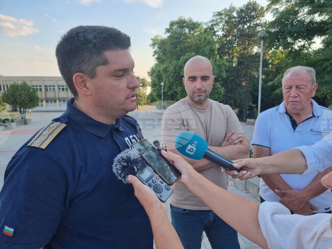 Пожарът край Стефан Караджово е локализиран, на място остават дежурни огнеборци