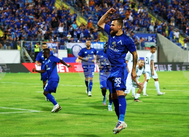 Левски вкара три гола на Витоша и прескочи с лекота осминафиналите в турнира за Купата на България по футбол