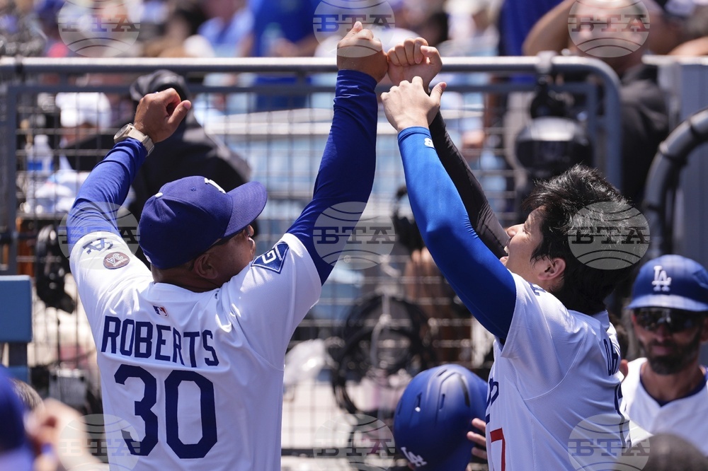 Brewers Dodgers Baseball