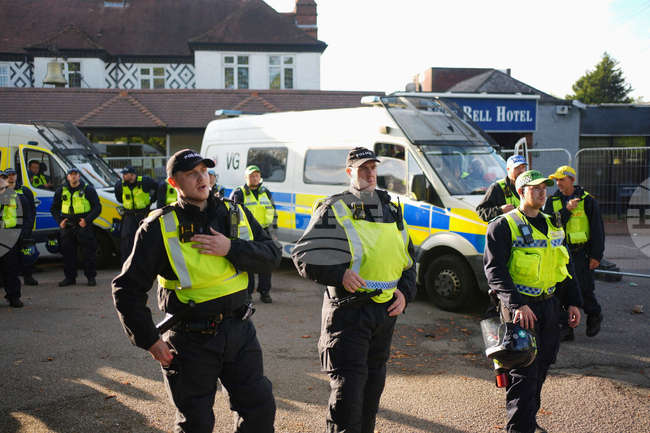 Британската полиция обяви, че 10 мъже са били арестувани по обвинения в сексуално насилие над деца