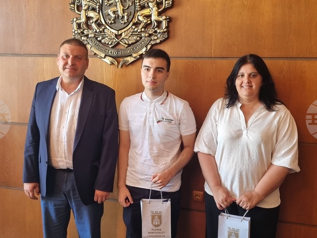 Ученик от Плевен е част от националния отбор по изкуствен интелект, който ще участва на международна олимпиада в Китай