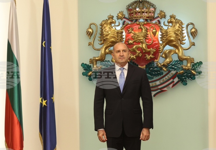 President Radev to Use Personal Car when Travelling with Administration Staff as of Oct. 20