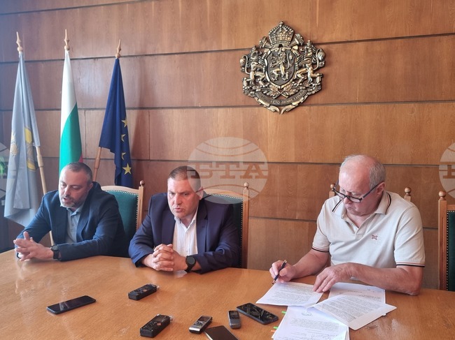 Кметът на Плевен заяви, че докато не бъде решен въпросът с управителя на „Паркстрой“, Общината няма да плаща сметките на дружеството 