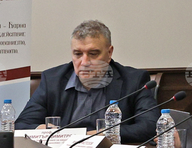 Има нужда от повече комуникационни кампании за приемането на еврото, смята ректорът на УНСС