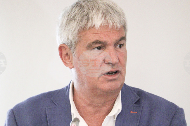 Готови ли са работещите във въглищните райони за преквалификация и ще бъдат ли защитени при енергийния преход, обсъдиха експерти