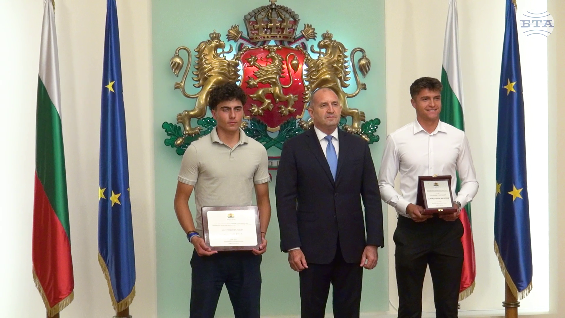 Румен Радев: 2025 г. е изпълнена със забележителни постижения на нашите млади надежди в спорта Румен Радев: 2025 г. е изпълнена със забележителни постижения на нашите млади надежди в спорта