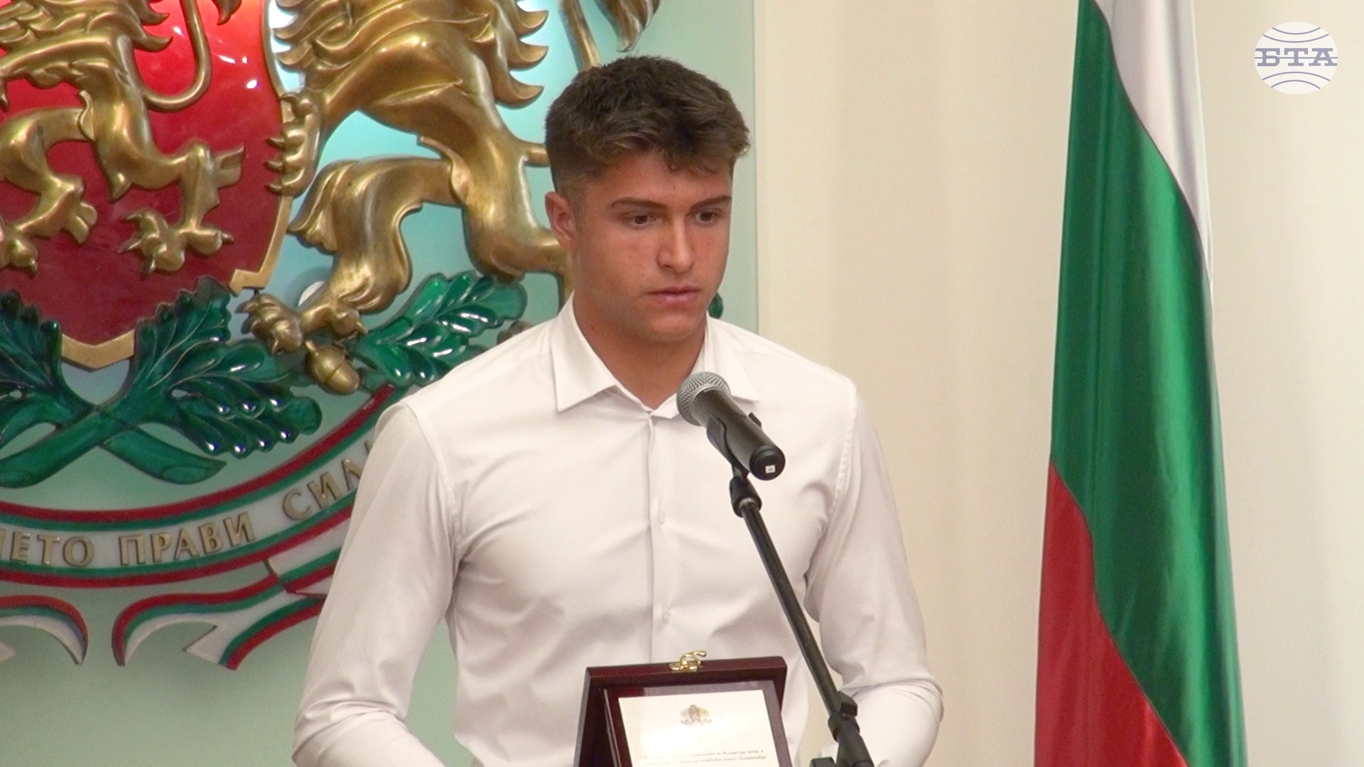 Ще продължаваме да прославяме България на най-високите сцени и на най-големите кортове, каза тенисистът Александър Василев пред президента Ще продължаваме да прославяме България на най-високите сцени и на най-големите кортове, каза тенисистът Александър Василев пред президента