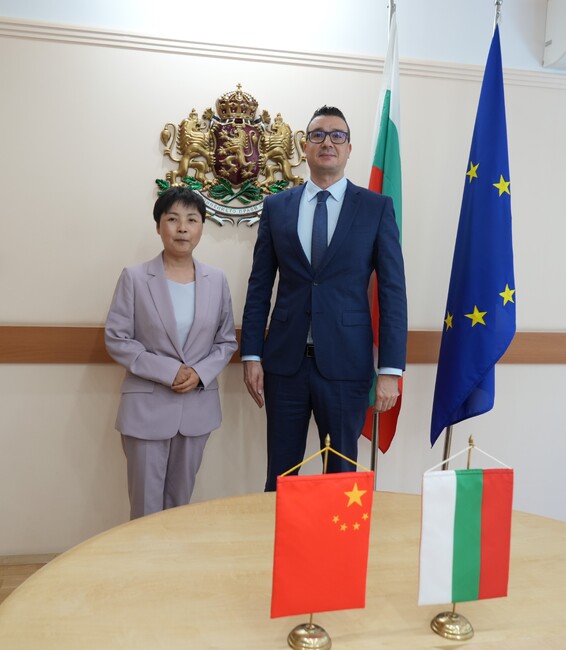 Министър Петър Дилов и посланик Дай Цин Ли обсъдиха търговско-икономическите връзки между България и Китай