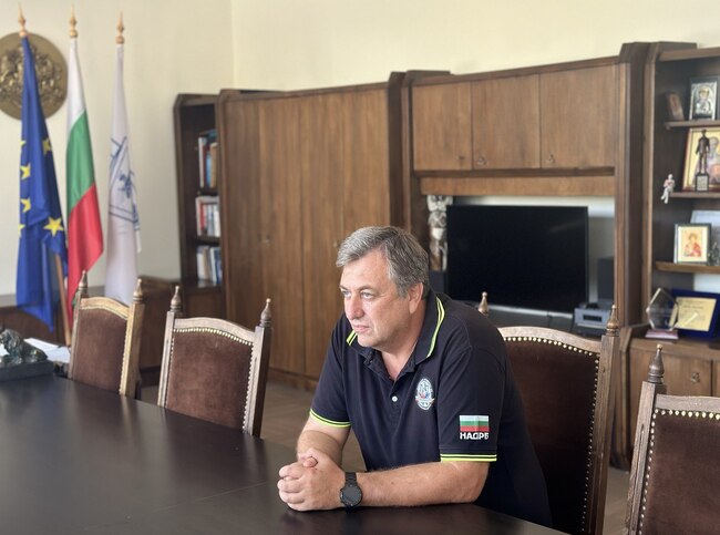 Община Русе: Пенчо Милков прие дарение от Националната асоциация на доброволците за справяне с пожари