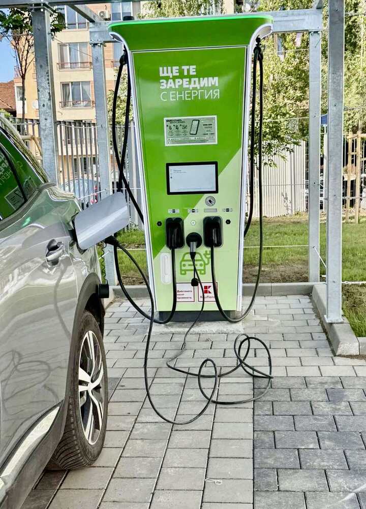 "Кауфланд България" откри нова зарядна станция за електрически автомобили в столичния квартал "Военна рампа"