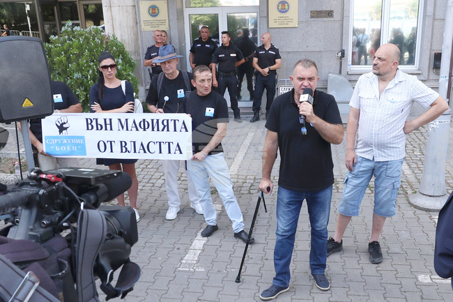 Protestors Call for Disbandment of Counter-Corruption Commission, Resignation of Its Head