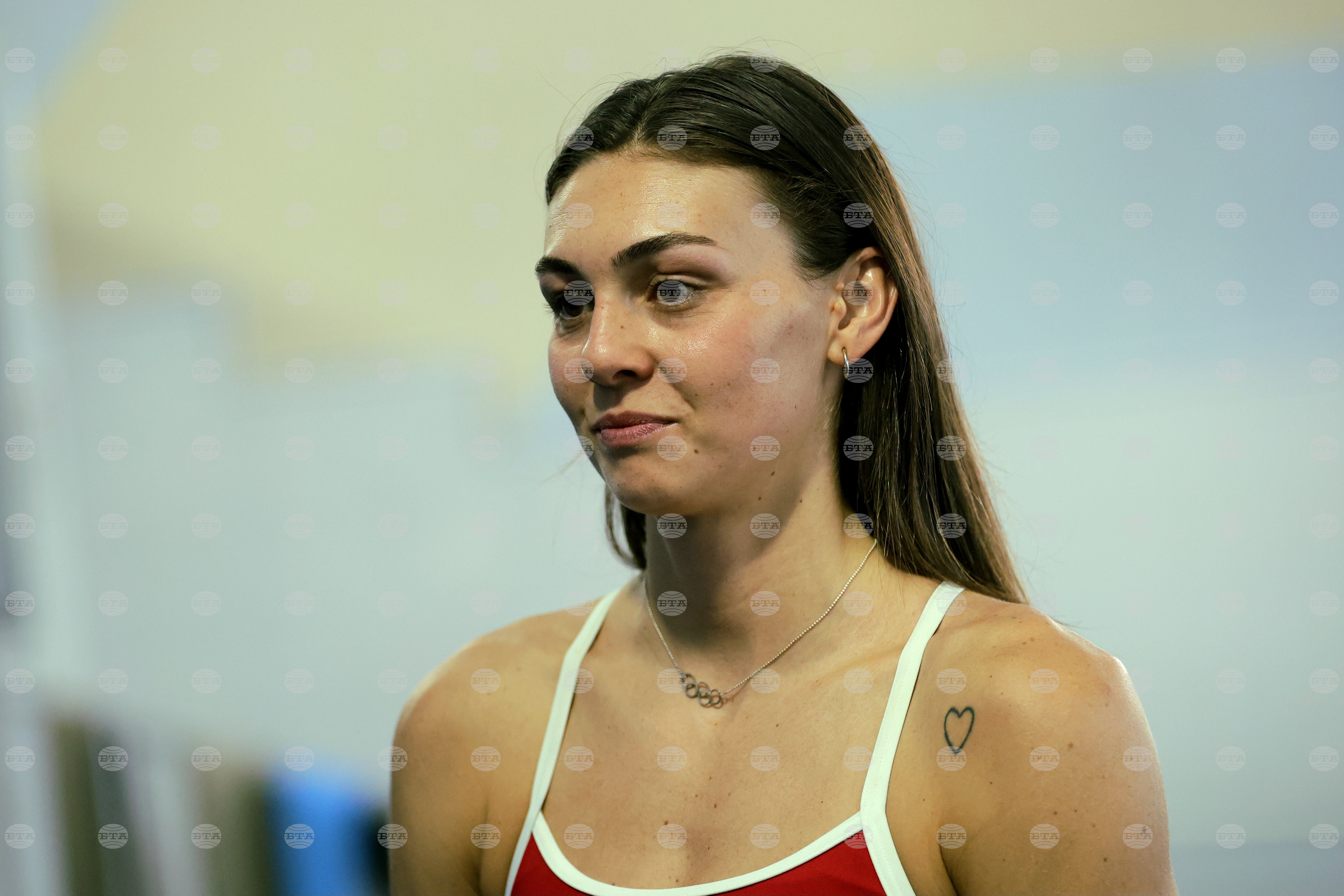 Габриела Георгиева и Дарен Кирилов отпаднаха на полуфиналите на 200 метра гръб на Европейското първенство по плуване в малък басейн