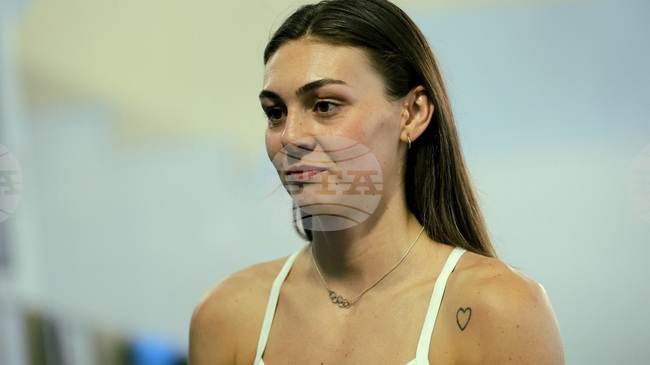 Габриела Георгиева и Дарен Кирилов отпаднаха на полуфиналите на 200 метра гръб на Европейското първенство по плуване в малък басейн