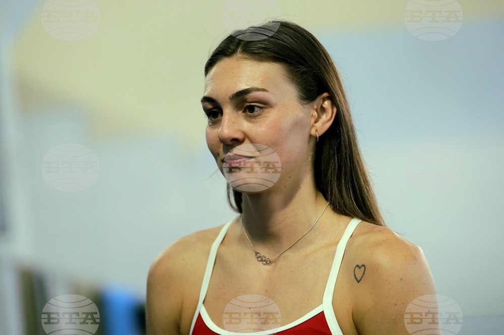 Габриела Георгиева и Дарен Кирилов отпаднаха на полуфиналите на 200 метра гръб на Европейското първенство по плуване в малък басейн