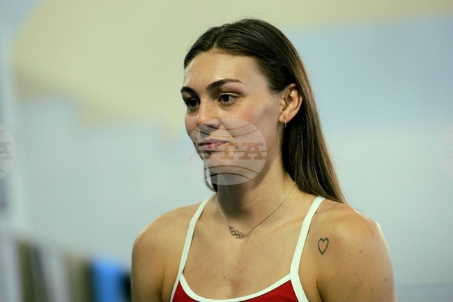 Габриела Георгиева и Калоян Братанов отпаднаха в сериите на Световното първенство по плуване 