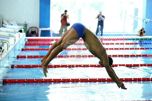 Националите по плуване направиха открита тренировка преди заминаването за Световното първенство в Сингапур