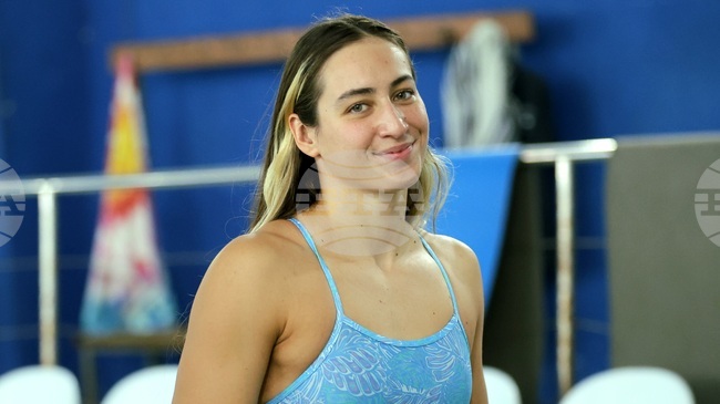 Диана Петкова завърши десета в полуфиналите на 100 метра съчетано на Европейското първенство по плуване в малък басейн 