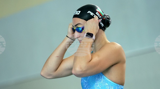 Три златни медала за Диана Петкова през третия ден от Държавното първенство по плуване в малък басейн в Бургас