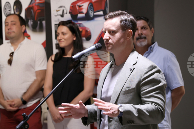 Студентите от магистърската програма „Автомобилен дизайн“ на НХА представиха творбите си в галерия „Академия“