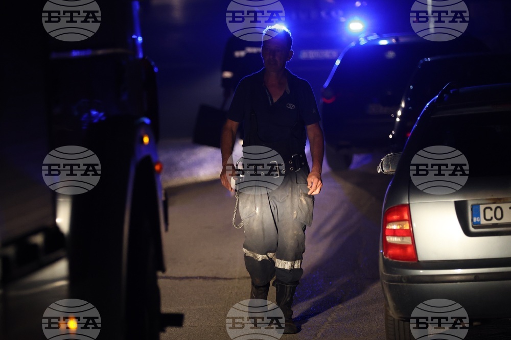 Разраства се пожарът в община Костинброд 