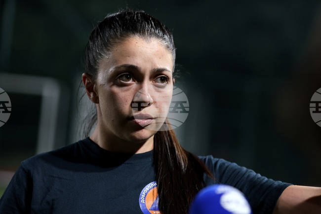 Основният фронт на пожара в община Костинброд е в село Понор, разказа Кристина Ненова от доброволно формирование "Феникс"