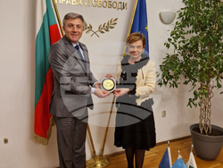 ДПС: Посланик Айлин Секизкьок благодари на ДПС за дарителската кампания