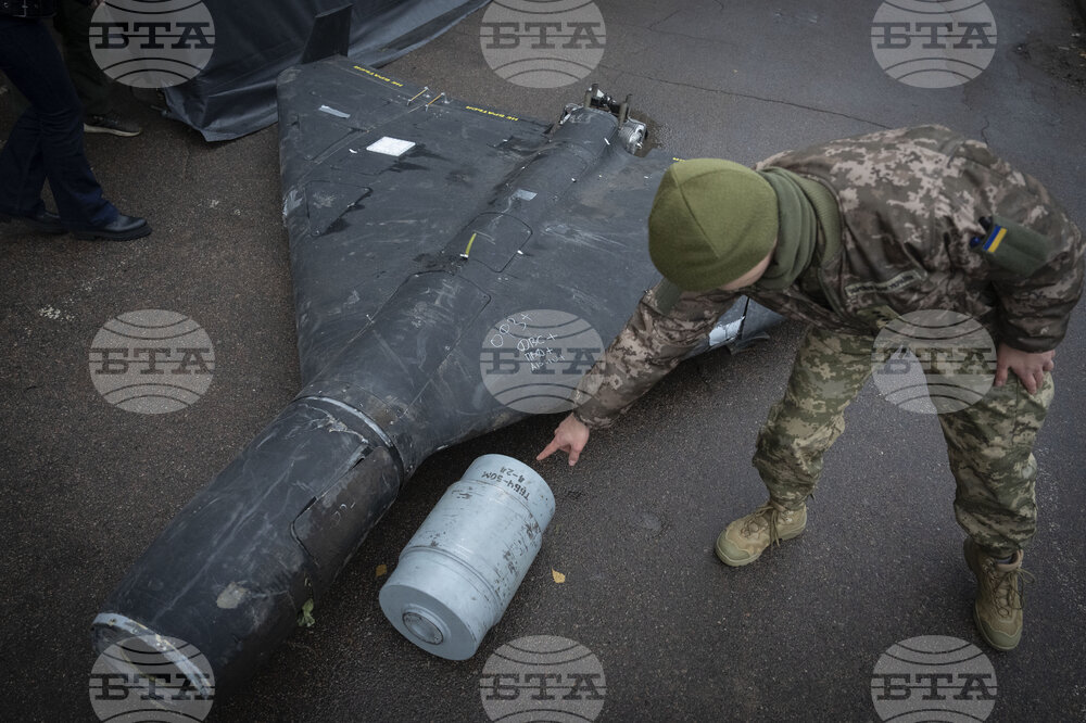 АП: Рояци от дронове атакуват Украйна всяка нощ, а Москва поставя нов акцент върху смъртоносното оръжие